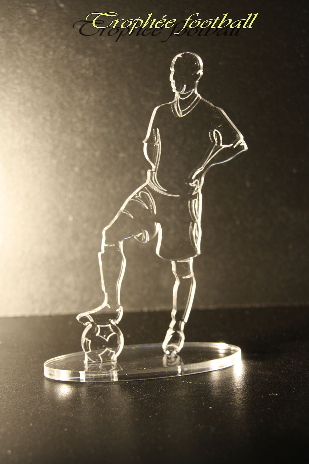 Présentoir trophée footballeur plexiglas