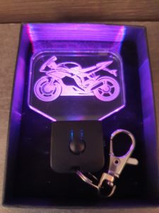 porte-clé LED moto sportive allumé